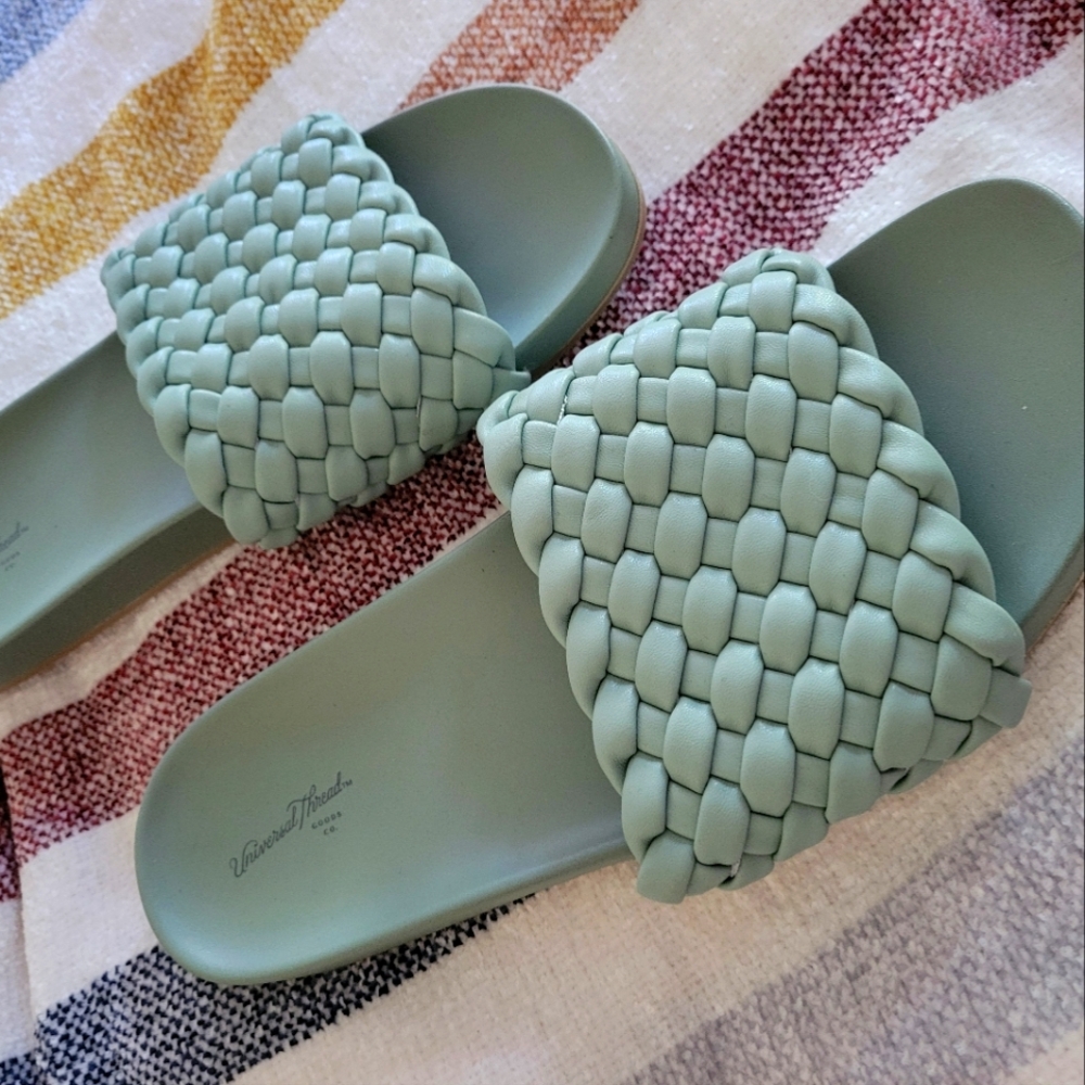 Universal Thread Slides Size 9 - image 1